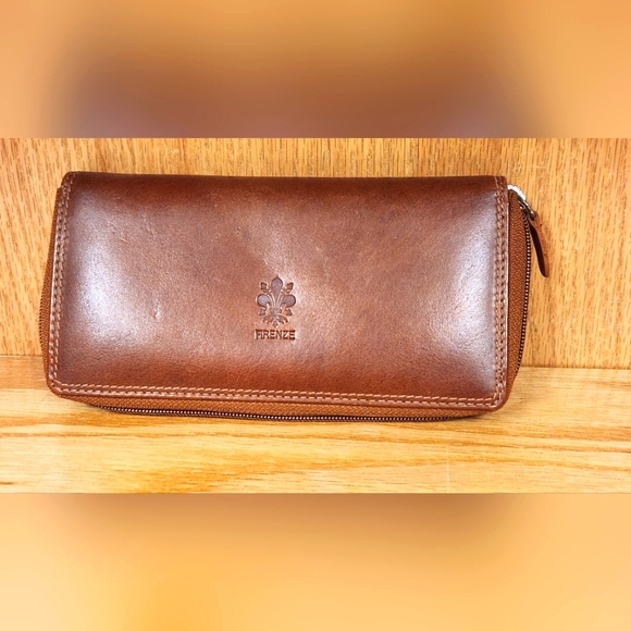 Firenze Italian Leather Women’s Zip Around Wallet. 7.5x4" - Picture 1 of 7